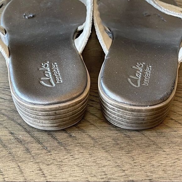 Clarks Gold Thong Bendable Sandals, Size 9 - Picture 5 of 7